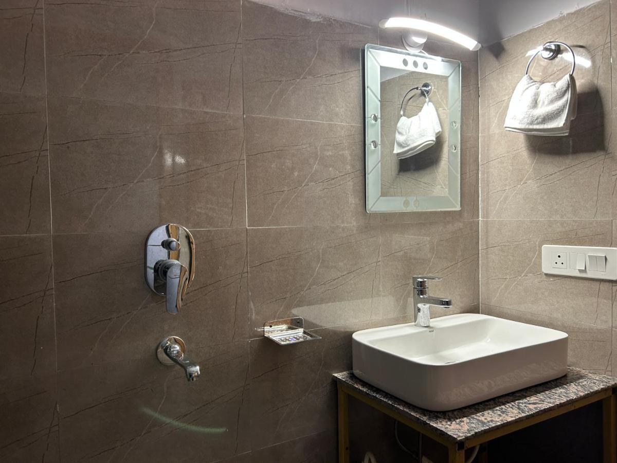 Peppy Nomads Luxuria Jibhi Exterior foto